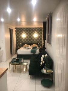 MELANIE - Emerald serenity in Nanterre