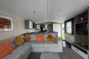 Lovely Caravan With Decking At Cherry Tree Park Norfolk Ref 70724C