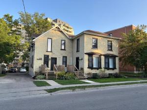 The Iron Bridge on Victoria Park - 1 Bed 1 Bath