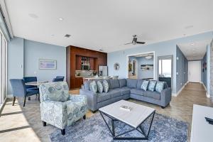 PH, Balcony, Lazy River, I-O Pools, Game Room, Spa, Beach, Luxury 2-2 Penthouse!