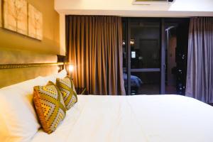 Luxury 1BR Suite in Poblacion Makati w Parking