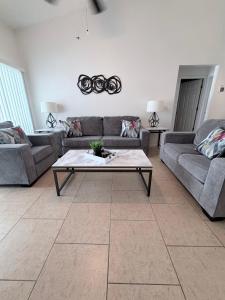 Family Home, Near Disney-Private pool, Spacious 3BR Retreat