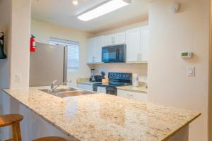 Sun Ray #3A - Pet Friendly, 3min Walk to Beach