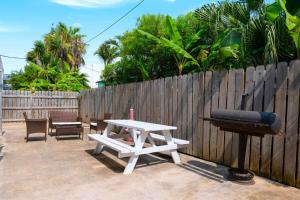 Sun Ray #3A - Pet Friendly, 3min Walk to Beach
