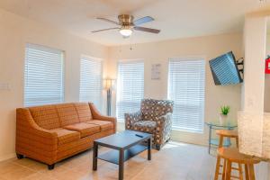 Sun Ray #3A - Pet Friendly, 3min Walk to Beach