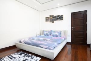 Garage House Bangkok-Car Theme Stay 8Bed 6Room