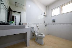 Garage House Bangkok-Car Theme Stay 8Bed 6Room