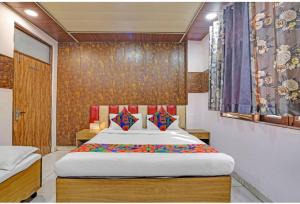 Hotel K G Palace 5 mins from NDLS Railway Station