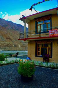 Dolma Home Stay shichling