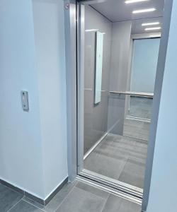 Roka Residence 39