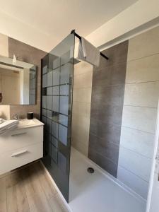 Studio piscine et parking proche Cannes