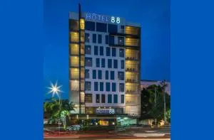 Hotel 88 Embong Malang Tunjungan Surabaya by WH - Breakfast with The Best View on The Highest Floor and Strategic Location in The City Center - Kandangsapi