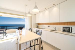 Center Bay Luxueux appartement avec vue mer 6 eme etage