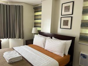 One bedroom at Crosswinds