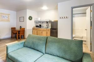 Less Than 1 Mi to Boat Launch! Schroon Lake Basecamp