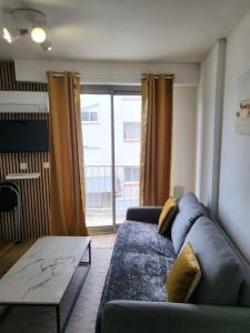 Magnifique studio en bord de mer vue montagne