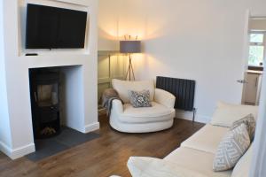 New Two Bed Home - 5 Minute Drive To Stoke Hospital