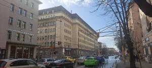 A Vibrant, Brand New Top Central Apartment