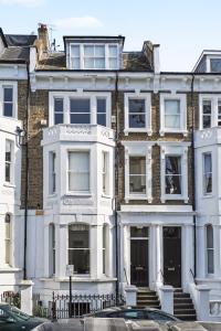 Elegant 2 BR Flat in Kensington