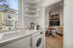 Elegant 2 BR Flat in Kensington