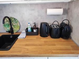 Exklusives Studio gegenüber der Uno-City und Kaiserwasser