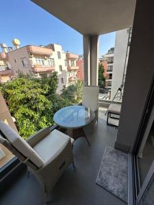 Soho Apartment Cleopatra Side