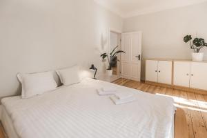 Parkview Apartment I Art & Design