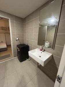 12 Comfortable Unit Near MRT with Link Bridge