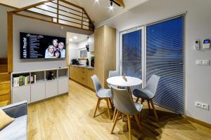 Sovanova a stylish cottage with a mountain view