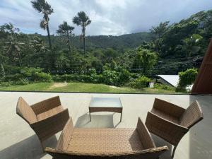2BR Modern Guest House with Lanai, Kitchen, Roofdeck Near White Beach