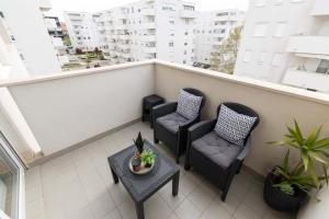 Musulin apartment with balcony and garage