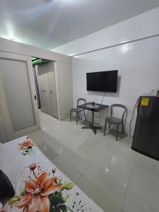 Nicolai Staycation- Mall Of Asia, Sea Residences