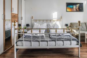 2BR Apt with Wi-Fi & Garden Access near Danube
