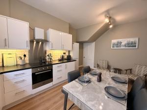 Beautifully Renovated Period Cottage in Moffat - Pass the Keys