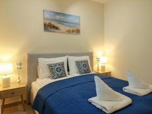 APARTAMENT HAMPTON- centrum miasta, parking w cenie, taras z ogródkiem, pkp i bus 400m