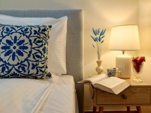 APARTAMENT HAMPTON- centrum miasta, parking w cenie, taras z ogródkiem, pkp i bus 400m