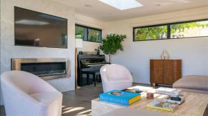 Hollywood Hills Luxury Oasis with Jacuzzi & Sauna