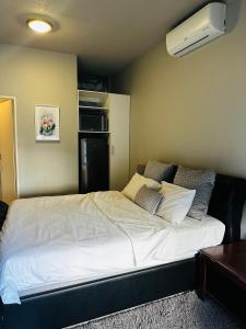 Helioview Suites - 2BR modern apartment with secure parking