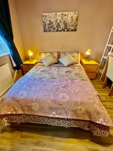 NKN cosy maisonette close to Dartford train station, free parking, food, shopping