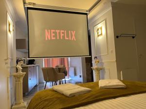 Luxury Suite, Spa, cinéma, et douche XXL à Cholet