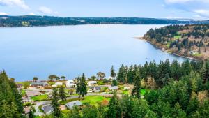 Greenbank Horizon Home - Water Views