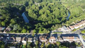 Cosy boutique retreat, courtyard & free parking