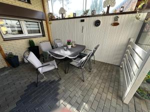 Christels Ferienwohnung 2 in Thale mit überdachter Terrasse, Küche mit TV & Geschirrspüler