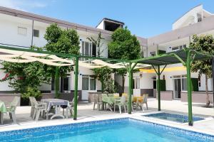 Hillside Apart Hotel & Side