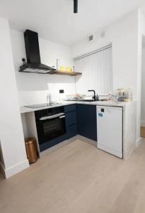 Liverpool 3Bed 2Bath House - Sleeps 6 - Patio & Free Parking