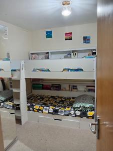 2 Bedrooms Flat in Surrey