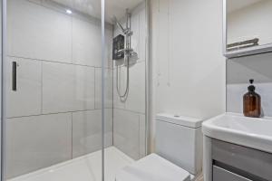 #65 The Den Farm Stay Nr Cannock Chase - Sleeps 5 - Perfect for Contractors and Families - Free Parking