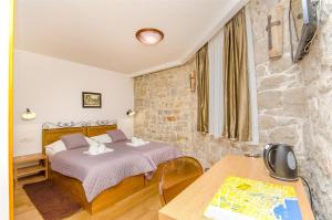 Apartment and Rooms Desideria