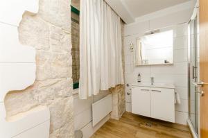 Apartment and Rooms Desideria