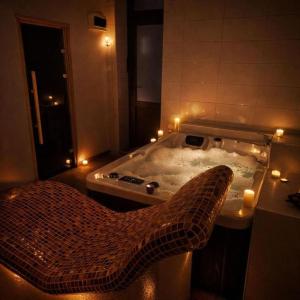 Natoševićeva 7 rooms with bathroom,spa and pool ON REQUEST, PARKING ON REQUEST